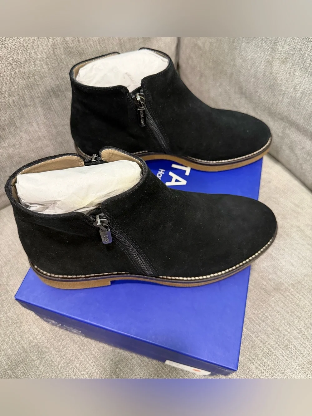 New Italeau Foliana Women’s Black Suede Side-Zip Ankle Booties size 37.5/ size 7